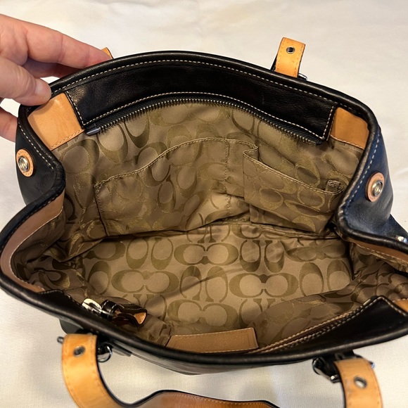 Coach Leather Hamptons 9605 Bag - Picture 5 of 8